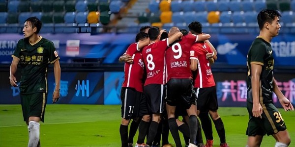 kaiyun官方网站-成都蓉城后腰新外援仅用一场比赛，就直接征服球迷，值得期待